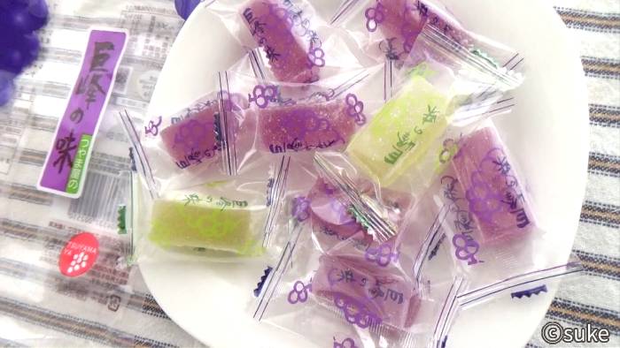 津山屋製菓「巨峰の味」袋と中身の個包装の画像