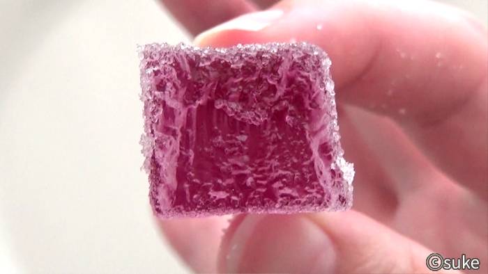 津山屋製菓「巨峰の味」紫色・断面の画像