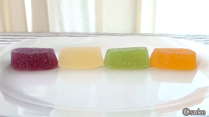 ノーベル やわらか果実ゼリーくすみのある色味の4種類のゼリーの側面画像