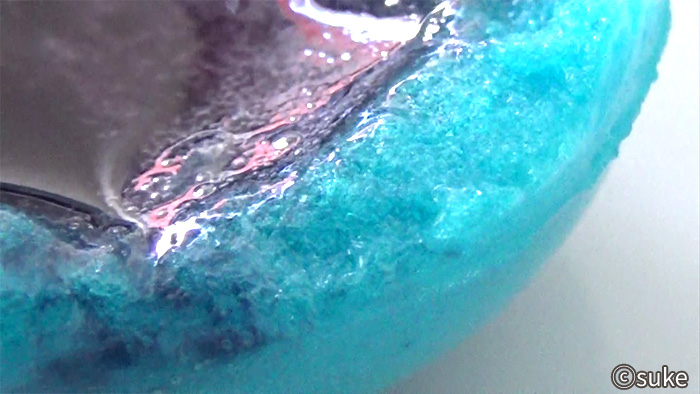 トローリ プラネットグミ キレのある後味の青いグミ部分断面拡大画像