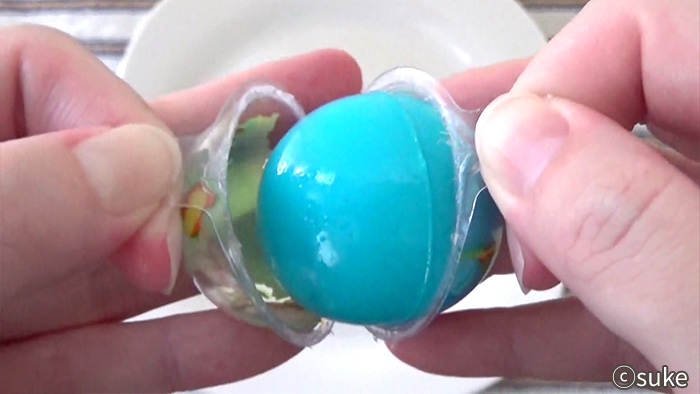 トローリ プラネットグミ ケースから水色の球体が顔を出している画像