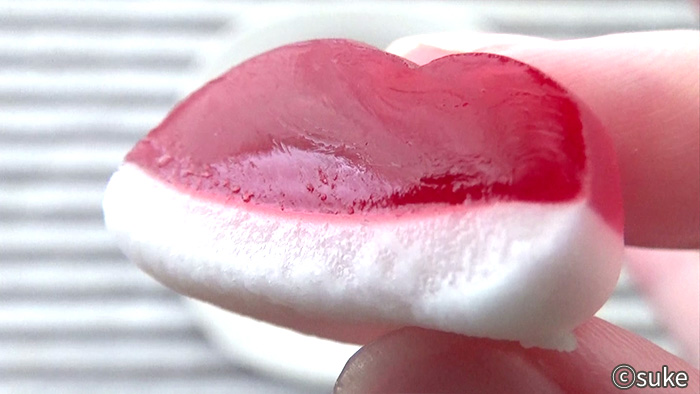 HARIBO スーパーマリオ グミ ラズベリー味のスーパーキノコ断面下部画像