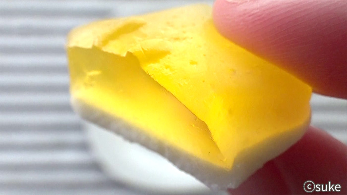 HARIBO スーパーマリオ グミ 濃いレモン味のスーパースター断面上部画像