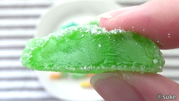Trolli ファニバースサワーミックス 酸味のあるアップル味のトカゲ型グミ断面画像