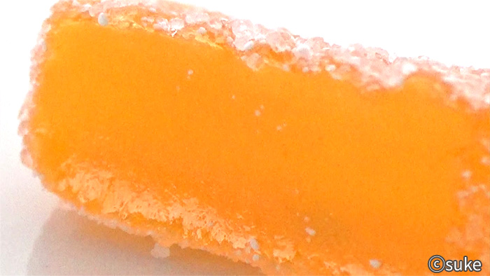 Trolli ファニバースサワーミックス 落ち着いた美味しさのオレンジ型グミ断面拡大画像