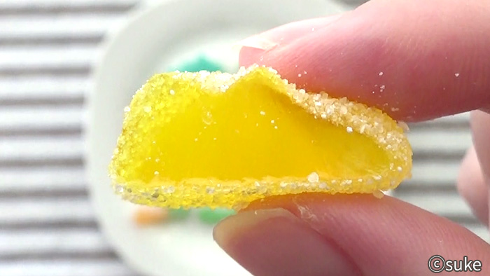 Trolli ファニバースサワーミックス レモン味のスター型グミ断面画像