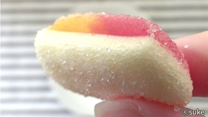 Trolli ファニバース スイートミックスグミ マシュマロ付きハート 濃いめのパッションフルーツ味の断面下部画像