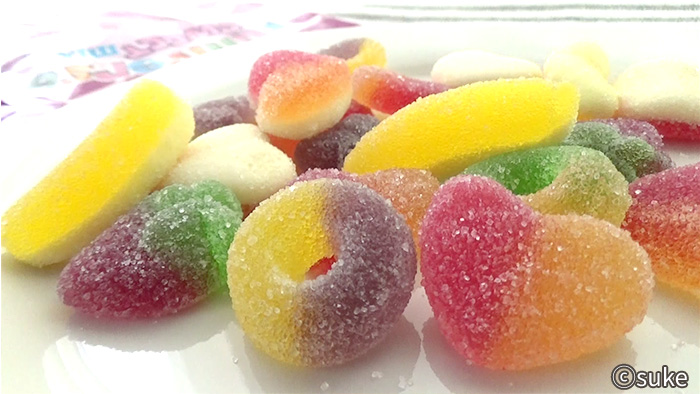 Trolli ファニバース スイートミックスグミ表面に粗めの砂糖がまぶされている画像