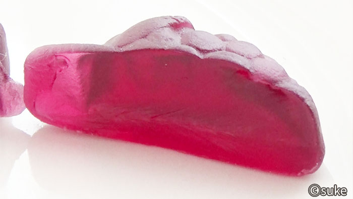 ハリボー ベリードリーム 特徴的な香りのブラックベリーグミの断面画像
