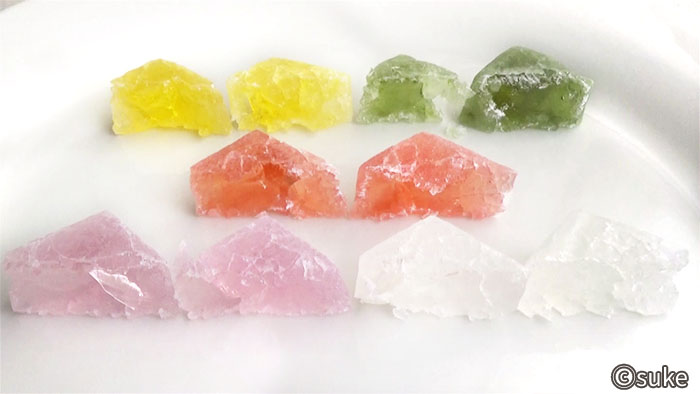 みずみずしいフルーツ味の岡伊三郎商店いろどり宝石菓5種類の断面画像